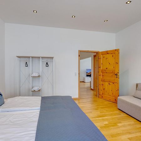 Kaza Guesthouse, Centrally Located 2 & 3 Bedroom Apartments In Аугсбург Екстер'єр фото