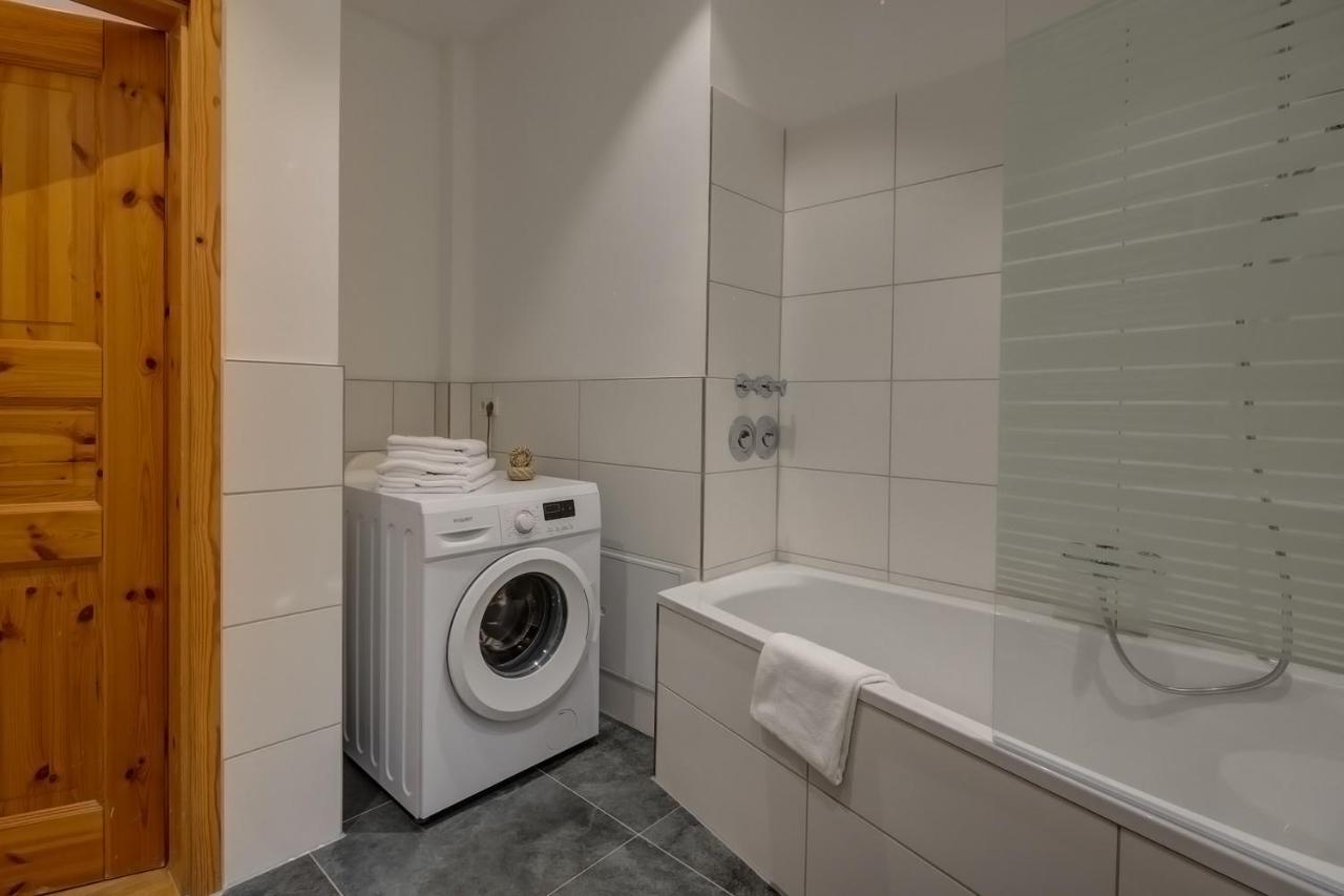 Kaza Guesthouse, Centrally Located 2 & 3 Bedroom Apartments In Аугсбург Екстер'єр фото
