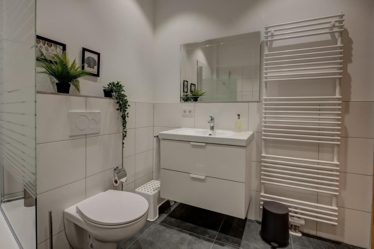 Kaza Guesthouse, Centrally Located 2 & 3 Bedroom Apartments In Аугсбург Екстер'єр фото