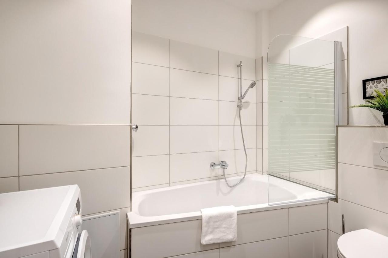 Kaza Guesthouse, Centrally Located 2 & 3 Bedroom Apartments In Аугсбург Екстер'єр фото