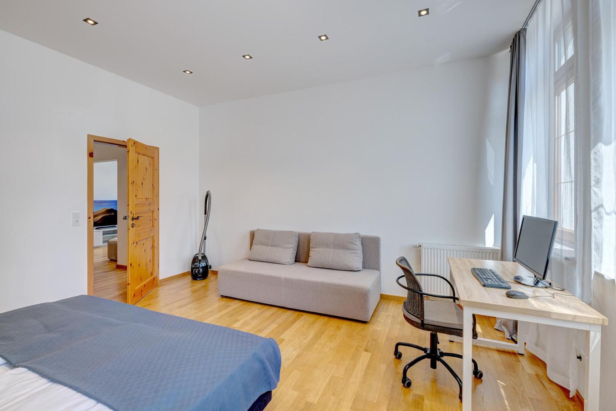 Kaza Guesthouse, Centrally Located 2 & 3 Bedroom Apartments In Аугсбург Екстер'єр фото